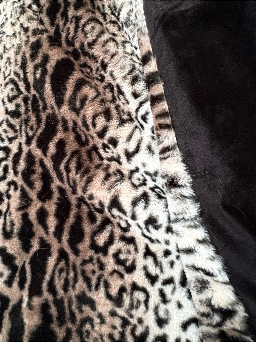 HUGE 64” x 58” Reversible Leopard Print Plush Throw Blanket Black & Cream